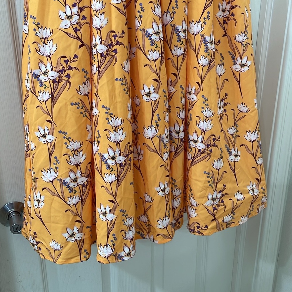 Unbranded Women’s Floral Dress - NWOT! - Picture 4 of 11
